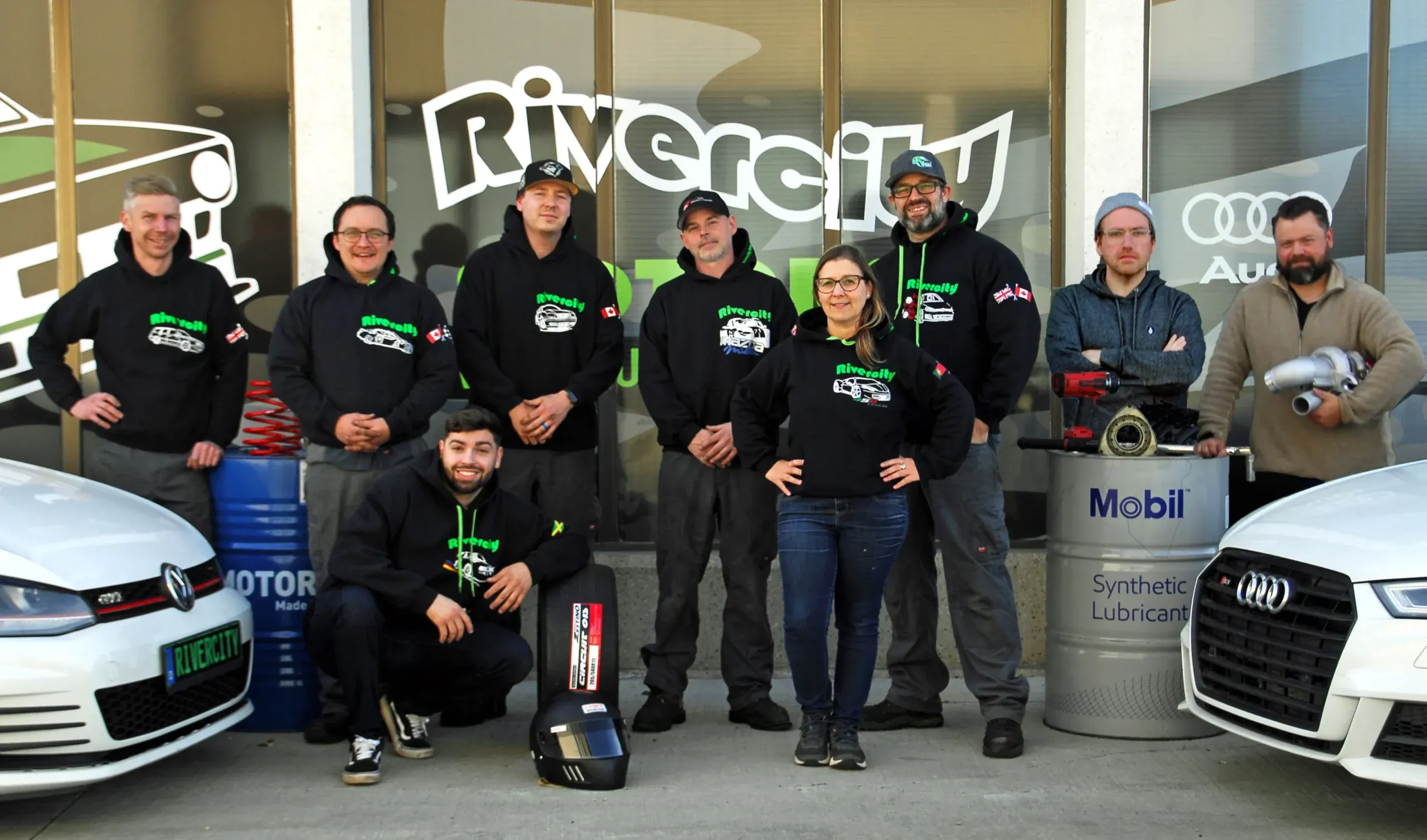The Rivercity Motors team in front of the shop